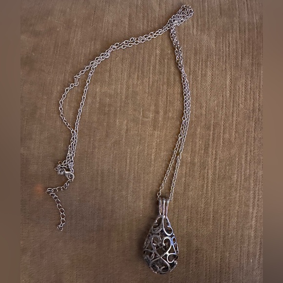 Necklaces - Picture 7 of 12